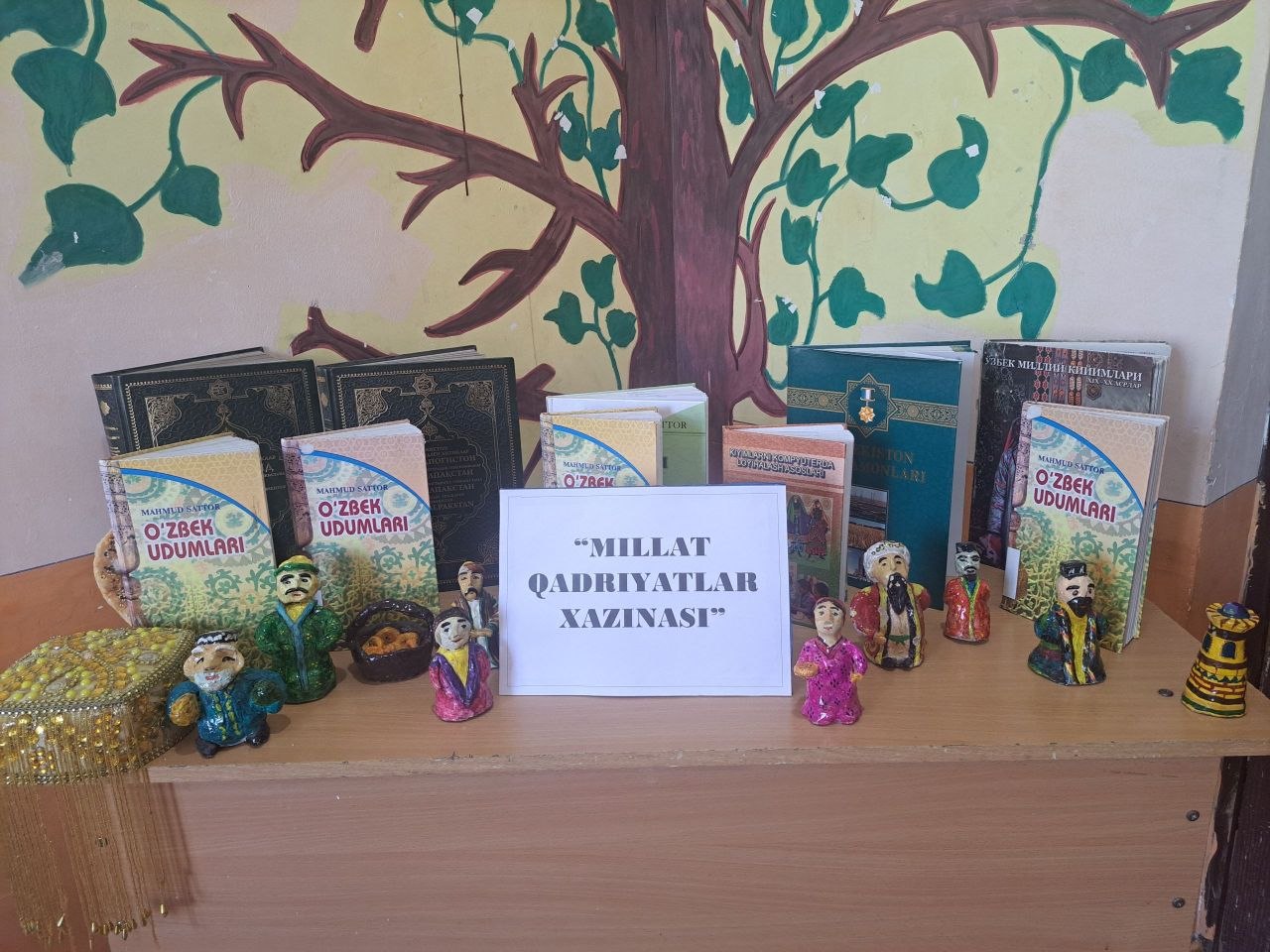 Ko'rgazmada milliylikni aks ettirgan kitoblar joy oldi.