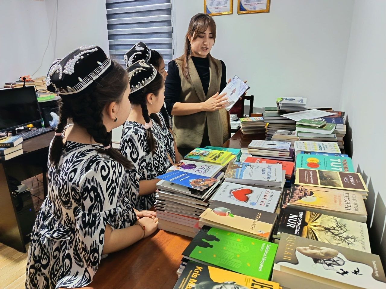 "Sirli kutubxona"shiori ostida sayohat tashkil etildi.