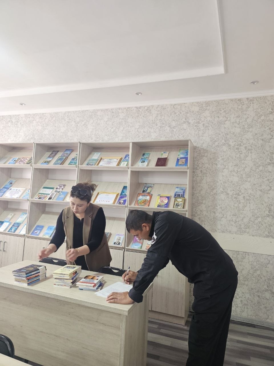 " Nostatsionar axborot -kutubxona " xizmati  ko‘rsatildi.          