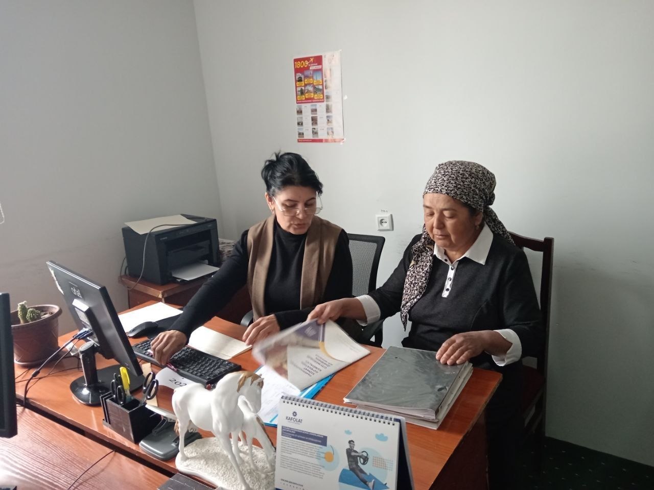 "Kutubxona  me'yoriy hullatlarini yuritilishi"  mavzusida amaliy yordam ko'rsatildi.