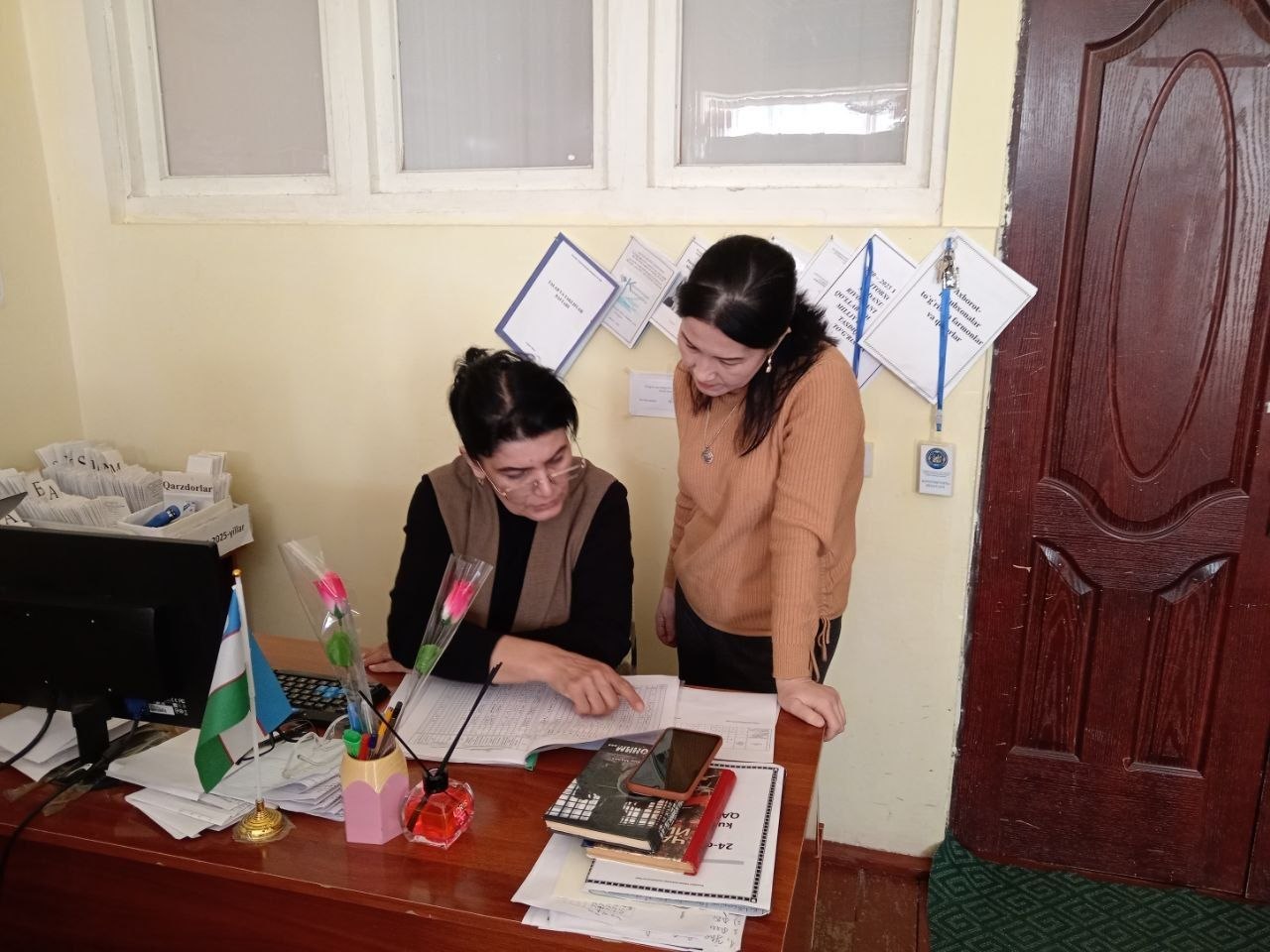 "Kutubxona  me'yoriy hullatlarini yuritilishi"  mavzusida amaliy yordam ko'rsatildi.