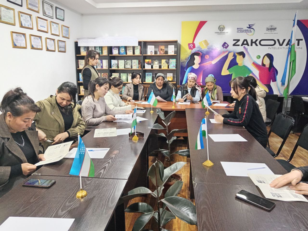 1-2-3-4chorak  bilyuten  va qoʻllanmalar  bilan tanishtirib chiqildi, ularga sharx berib qulaylik taraflari bilan tanishtirib chiqdi.