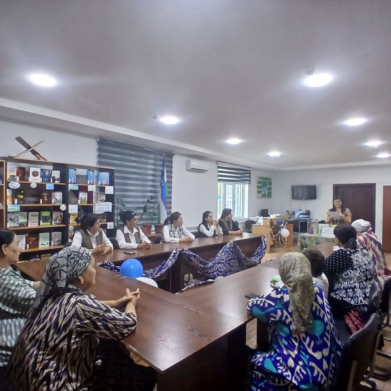 ’’Onalar kuni ” munosabati bilan ”Milliy qadriyatlar bilan hamnafas ” rukni ostida davra suhbati  tashkil etildi.