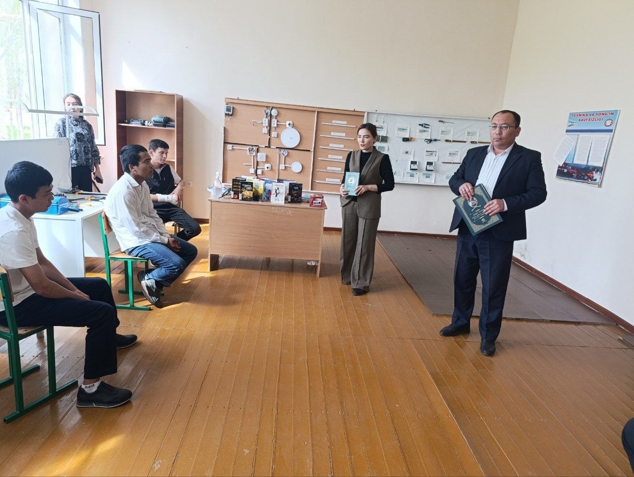 Amir Temur tavalludining 690 yilligi munosabati bilan Amir Temur kitoblari targ’iboti tashkil qilindi.