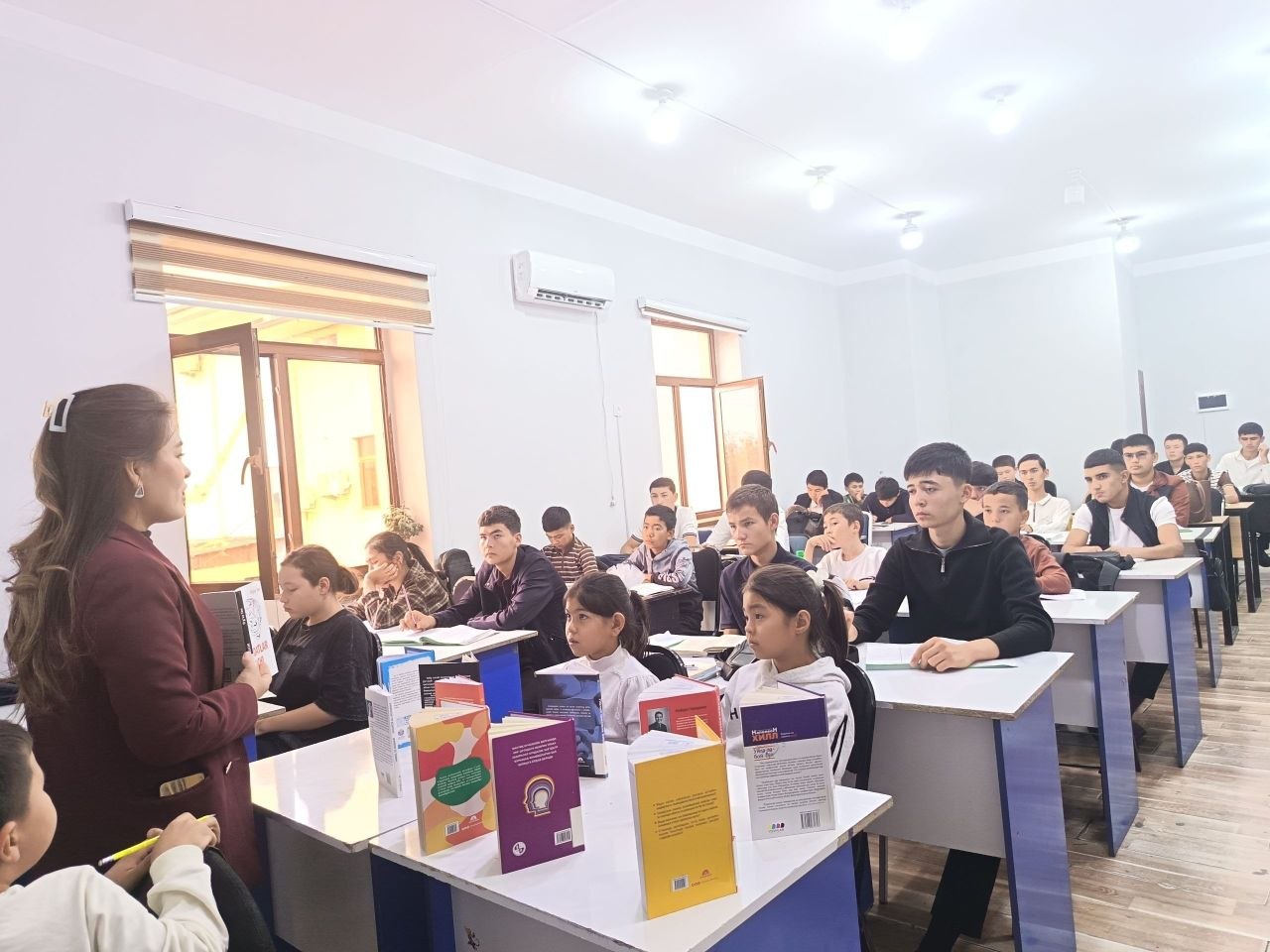 "Kitob qalblar ziyosi" mavzusida davra suhbati tashkil qilindi.