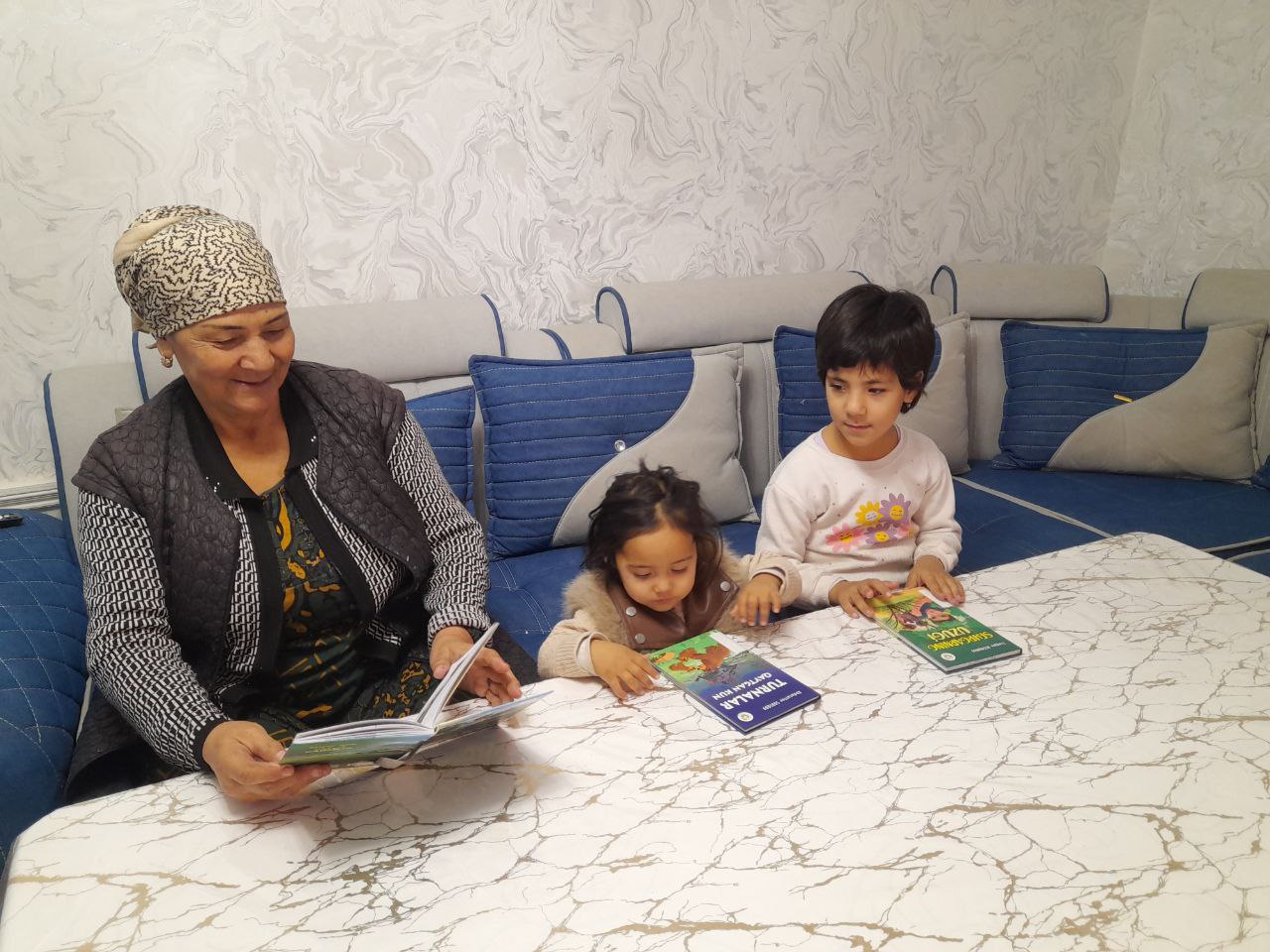 ,,Kitobxon ona- Kitobxon  bola’’  mavzusida  kitobxon  oilalar  bilan  uchrashuvlar o'tkazildi.