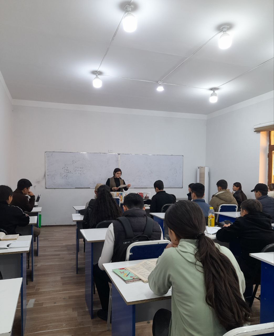 ”Smart” o’quv markazi bilan  hamkorlikda O’zbek siyosatchisi , davlat arbobi , yozuvchi Sharof Rashidovning tavalludi munosabati bilan davra suhbati bo’lib o’tdi .