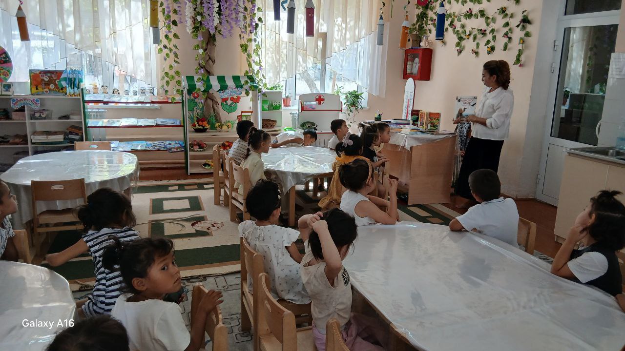 "Hayvonot olami" nomli  kitobi bolalarga o'qib berildi.