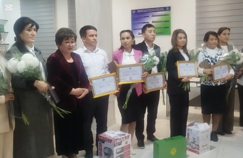 "Yilning eng yaxshi Axborot kutubxona mutaxassisi" koʻrik tanlovidan lavhalar.  Paxtakor tumani Axborot- kutubxona markazi AKT boʻlimi xizmati