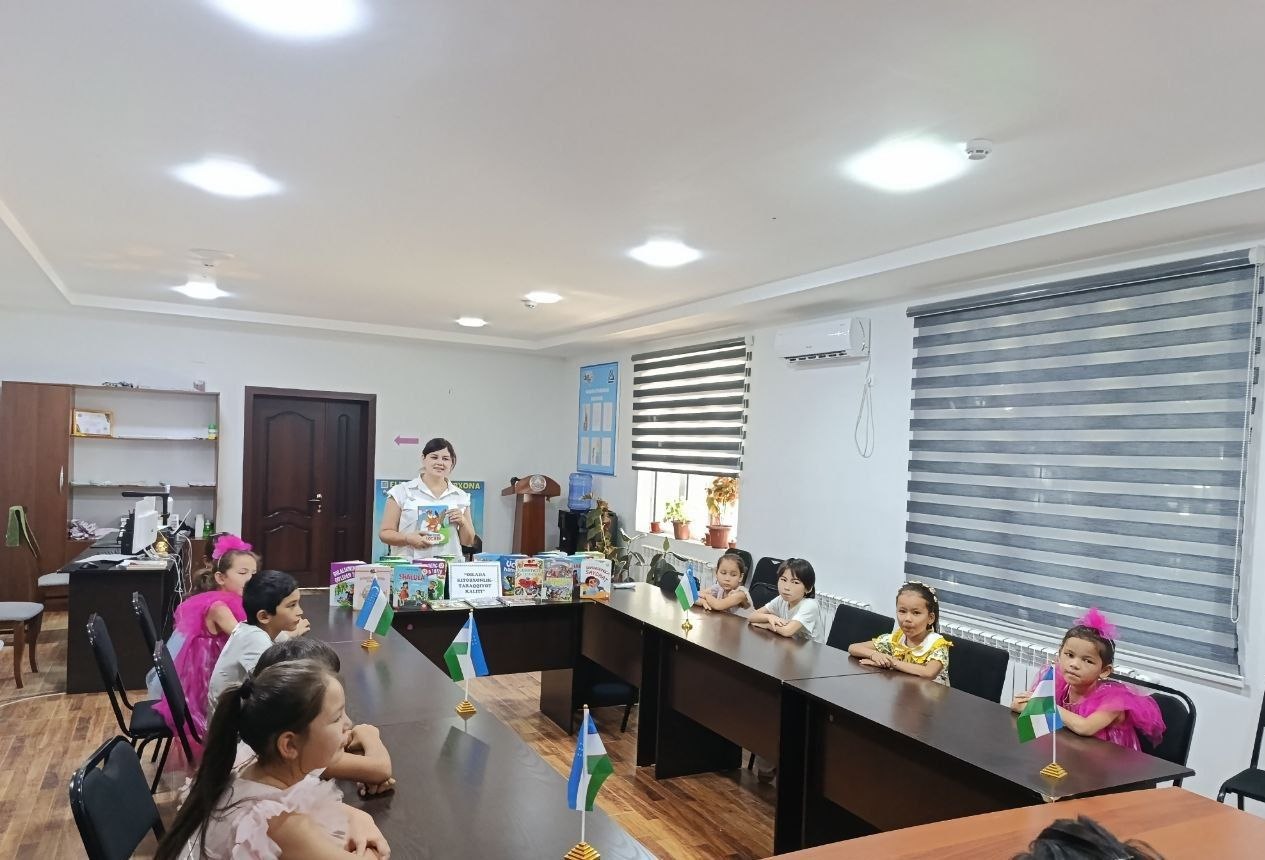 ”Kitob bilan nurli kelajak sari” nomli kitoblar targ’iboti tashkil etildi.
