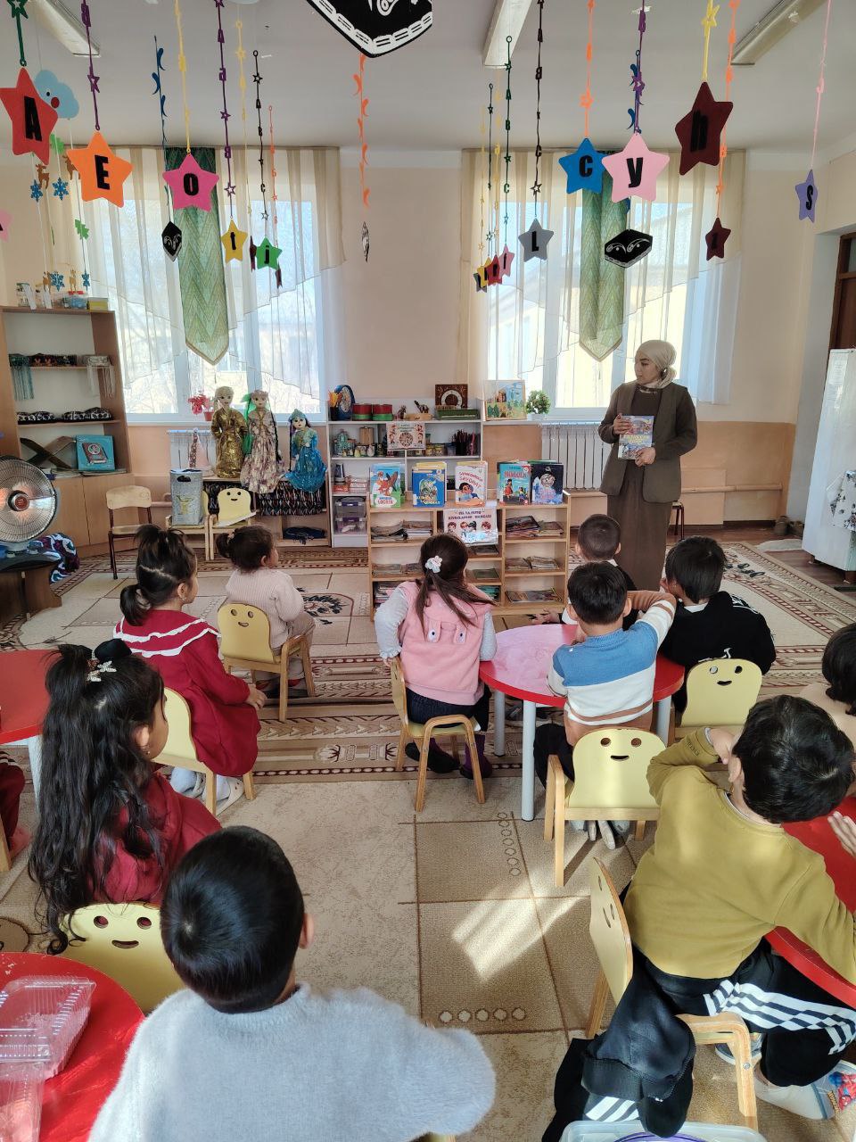 "Ertaklar olami  " nomli ertak kitob bolalarga o'qib berildi.