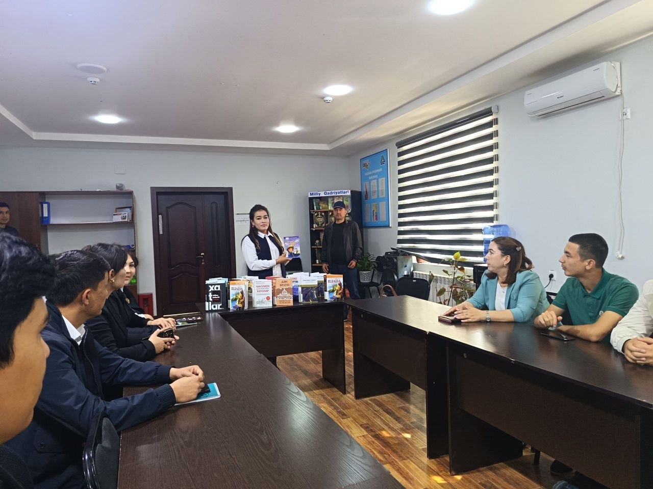 "Kitobxon mahalla-ma'rifatli mahalla" mavzusida davra suhbati tashkil qilindi.