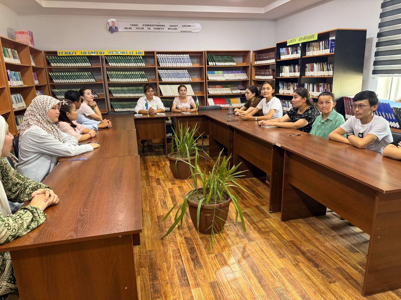 "Kitob va kitobxonlik-inson ma’naviyat ko’zgusi" mavzusida ijodiy uchrashuv tashkil etildi.