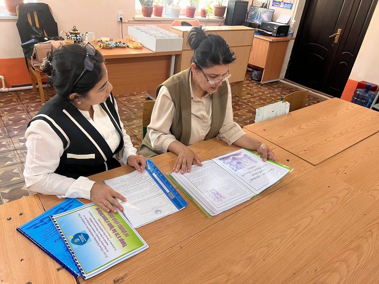 "Kutubxona  me'yoriy hullatlari yuritilishi"  mavzusida amaliy yordam ko'rsatildi.