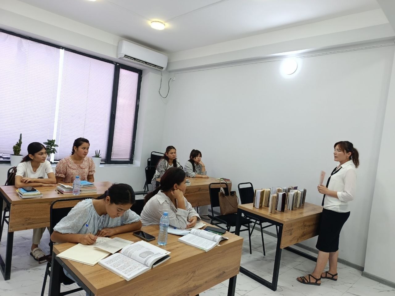 “Yangi kelgan adabiyotlar bilan tanishing” mavzusida targ‘ibot tashkil etildi.