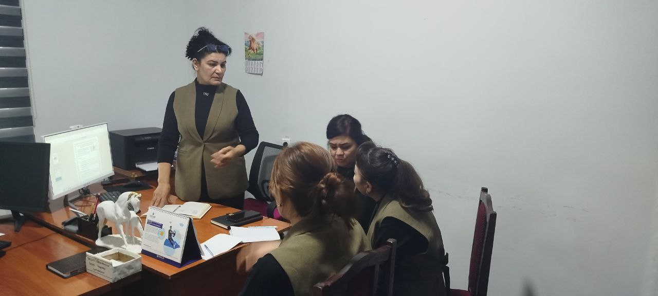 " Kutubxonachining vazifalari , kutubxonachi nima bi'lishi  kerak " mavzusida  mahorat darsi o'tkazildi.