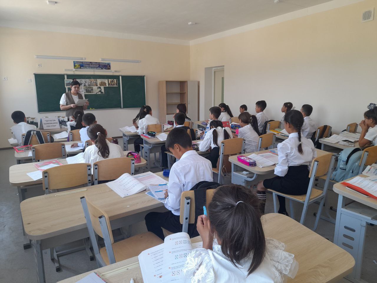 " Qatag'on  qurbonlari  yod etish  kuni"ga  bag'ishlab ”Kitobxonlar klubi ” a'zolari ishtirokida  davra  suhbati   tashkil  etildi.