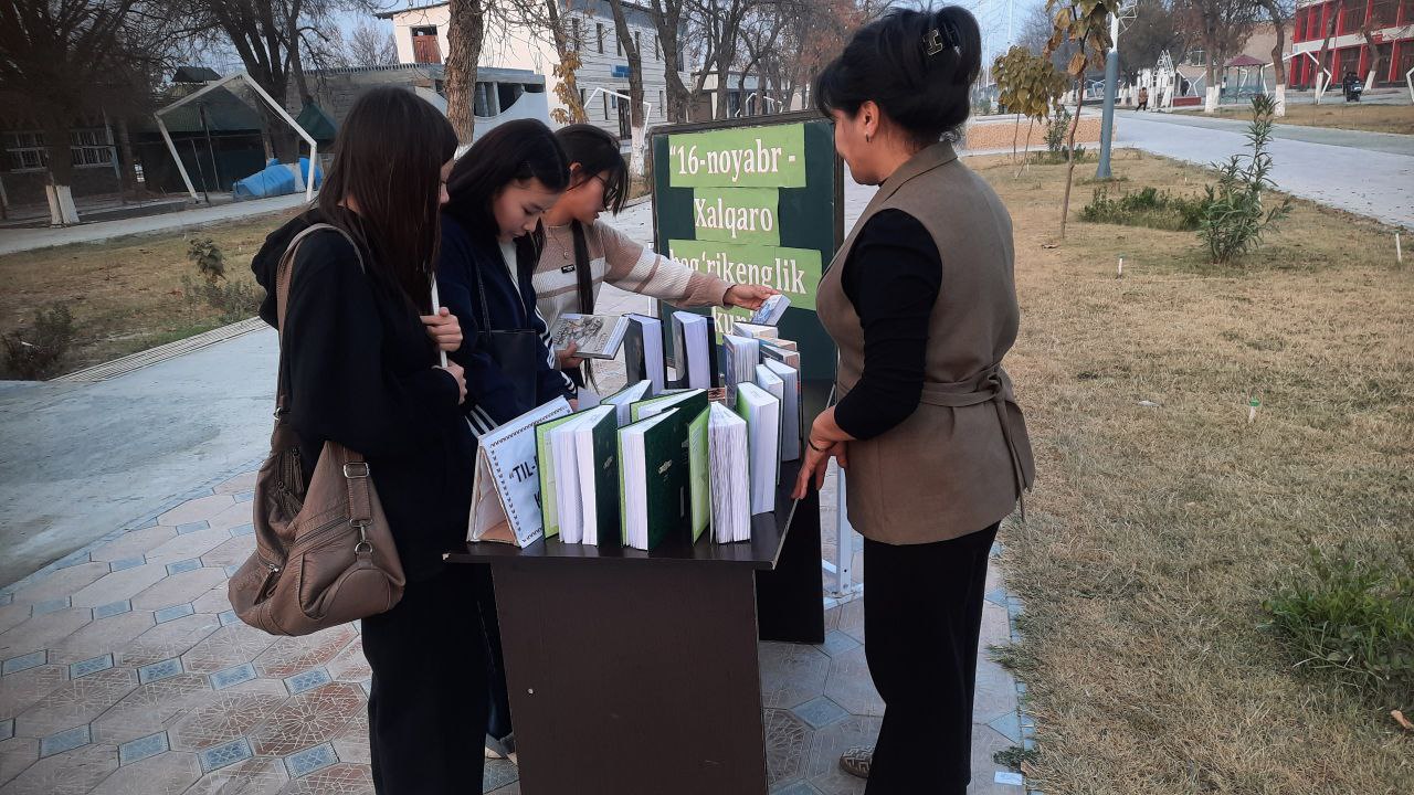 “Yangi O‘zbekiston kitob va kutubxonadan boshlanadi” nomli kitoblar ko‘rgazmasi tashkil etildi.