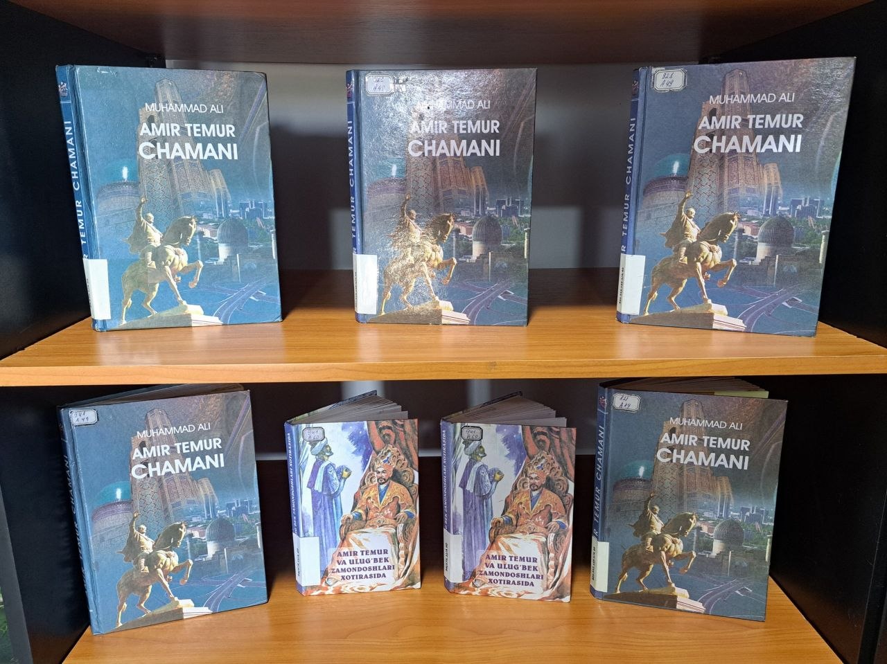 "Temur tuzuklar", Xakim Pattoriyning "Xazrat Soxibqiron" va  "Amir Temur va Ulug'bek zamondoshlar xotirasida" nomli kitoblar joy oldi.