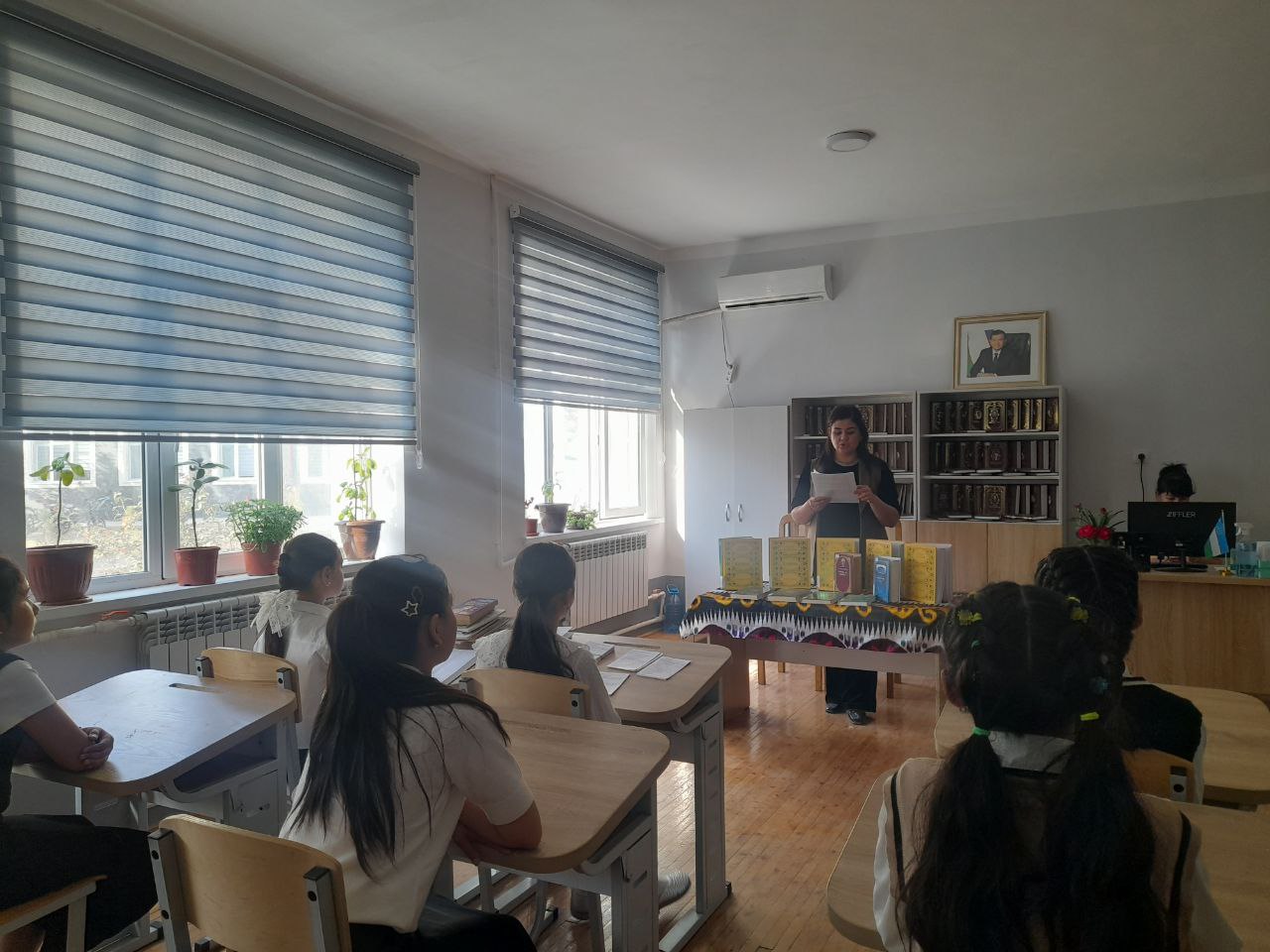 ”Alisher Navoiy ” o’zbek adabiyotining asoschisi mavzusida davra suhbati  bo’lib o’tdi .