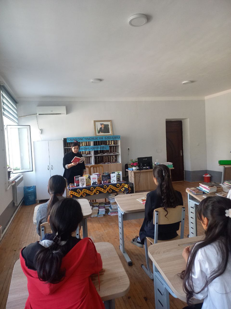 ”Dunyoni tinchlik va ezgulikka ilhomlantiramiz “ shiori ostida ”Shijoatli qizlar-yorqin kelajak” mavzusida 11-oktabr Xalqaro qizlar kuni munosabati bilan davra suhbati tashkil etildi.