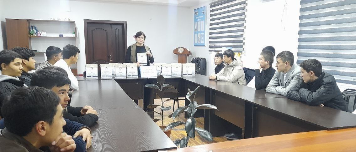 “O‘zbek adabiyoti xazinasidan” nomli kitoblar targ‘iboti tashkil etildi.